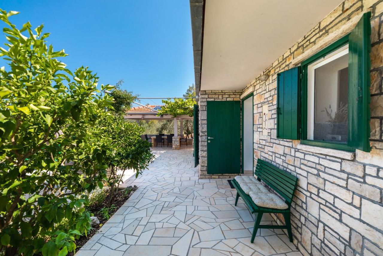 Holiday Home Liberan Vela Luka Exteriör bild
